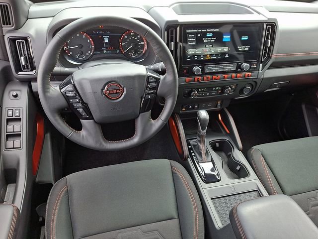 Used 2025 Nissan Frontier PRO-4X w/ Pro Convenience Package image 2