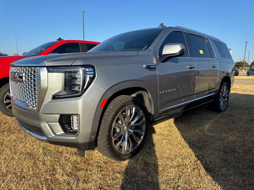 Used 2023 GMC Yukon XL Denali w/ Denali Reserve Package AWD/4WD image 5