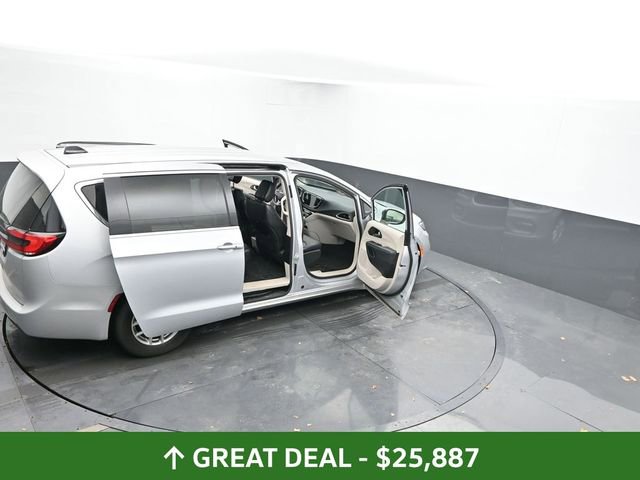 Used 2024 Chrysler Pacifica Touring-L image 68