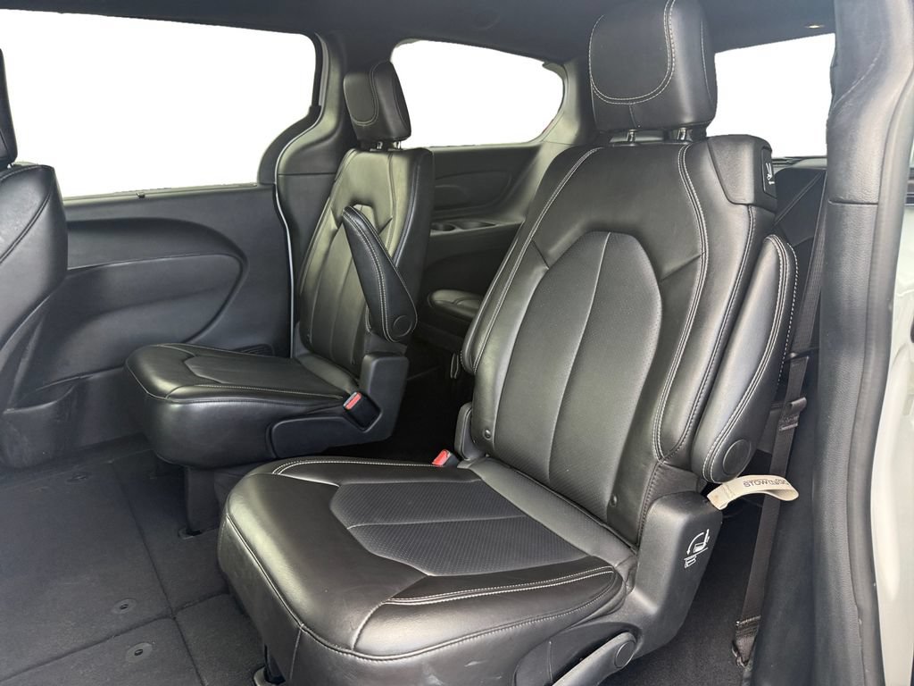 Used 2025 Chrysler Pacifica Select FWD image 13