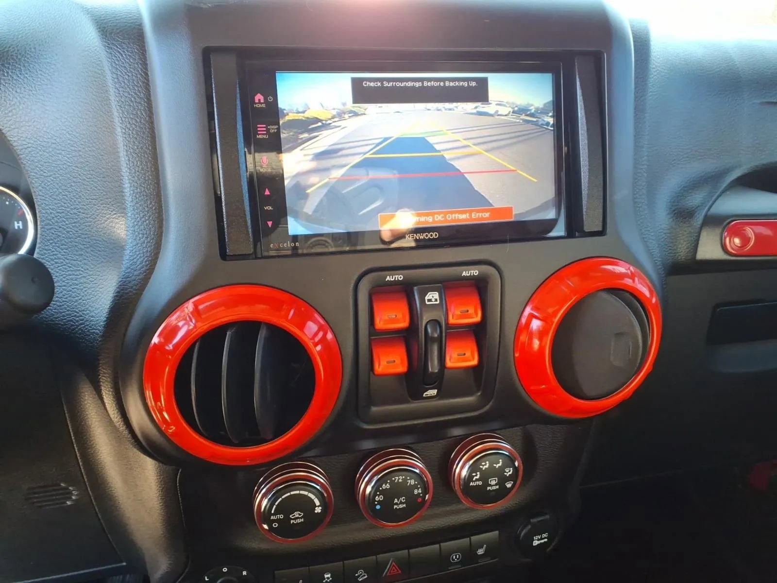 Used 2016 Jeep Wrangler Unlimited Sahara w/ Connectivity Group image 29