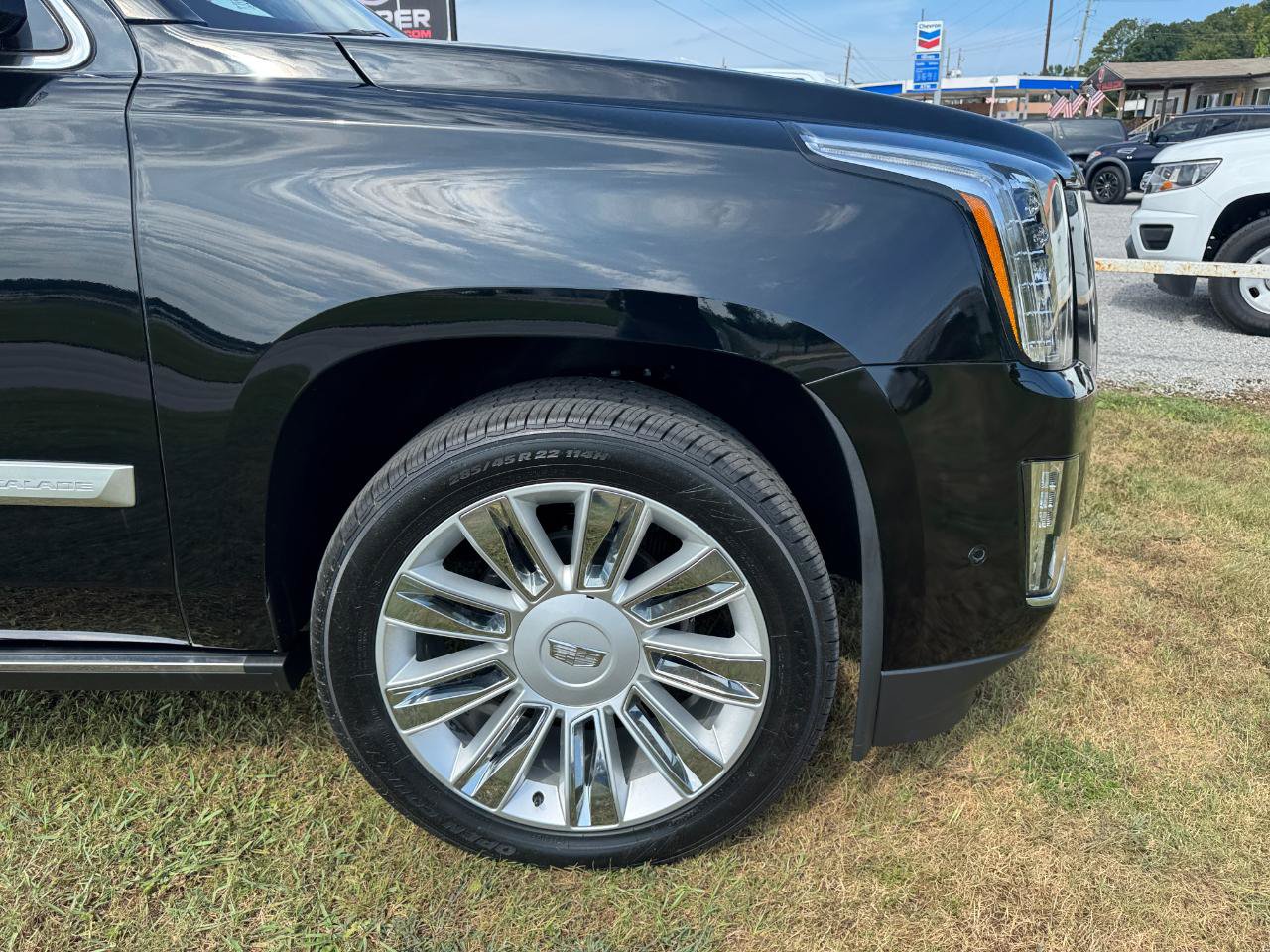 Used 2020 Cadillac Escalade ESV Platinum AWD/4WD image 7