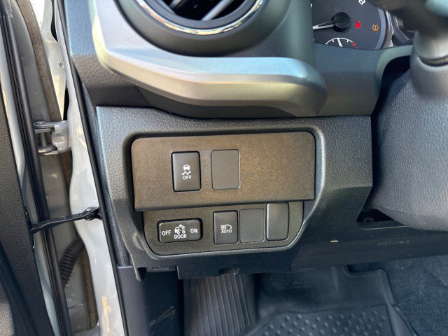 Used 2021 Toyota Tacoma SR5 AWD/4WD image 17