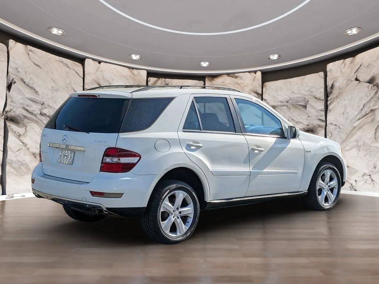 Used 2009 Mercedes-Benz ML 320 BlueTEC 4MATIC image 11