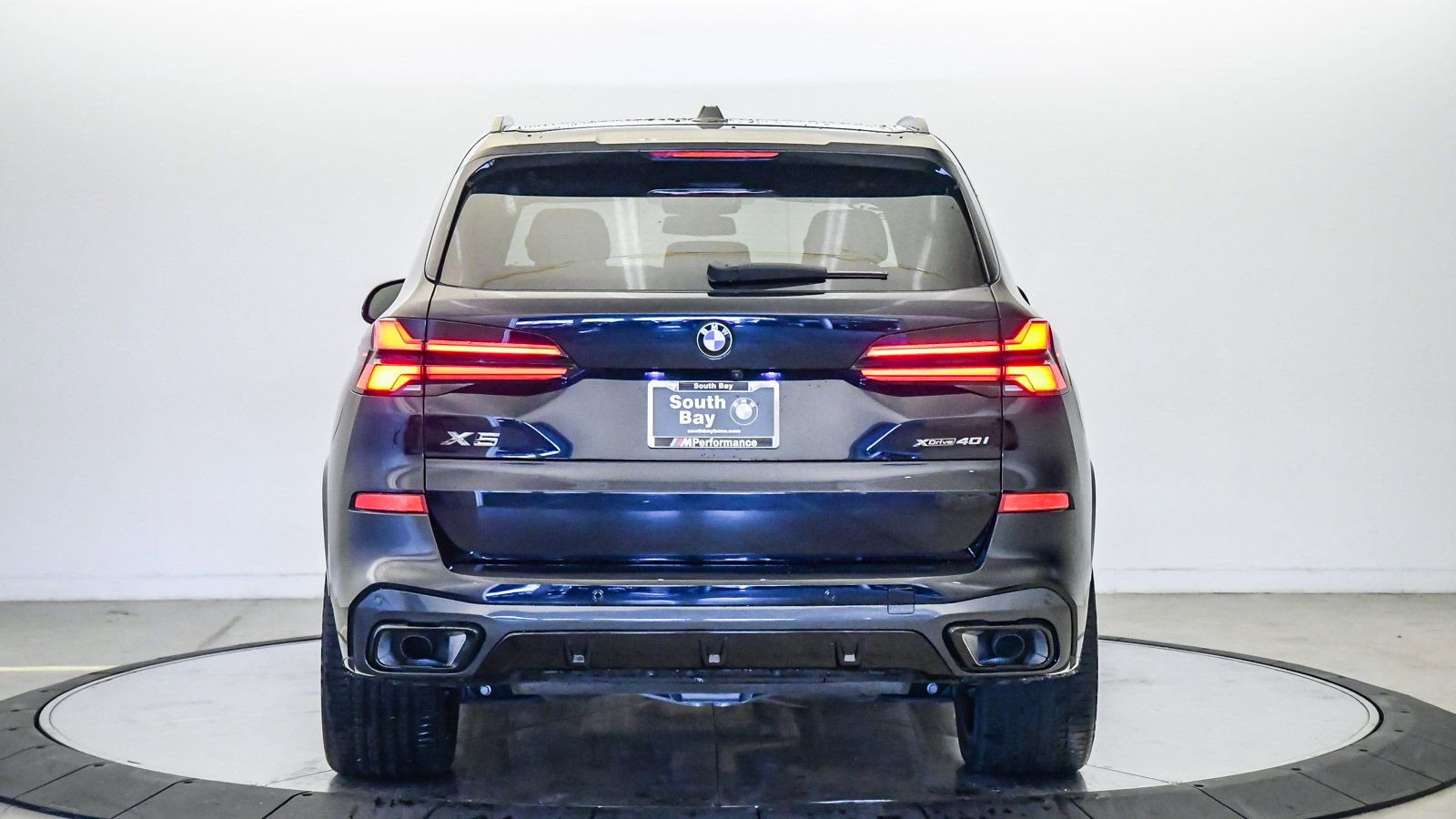 Certified 2025 BMW X5 xDrive40i w/ M Sport Package AWD/4WD image 3