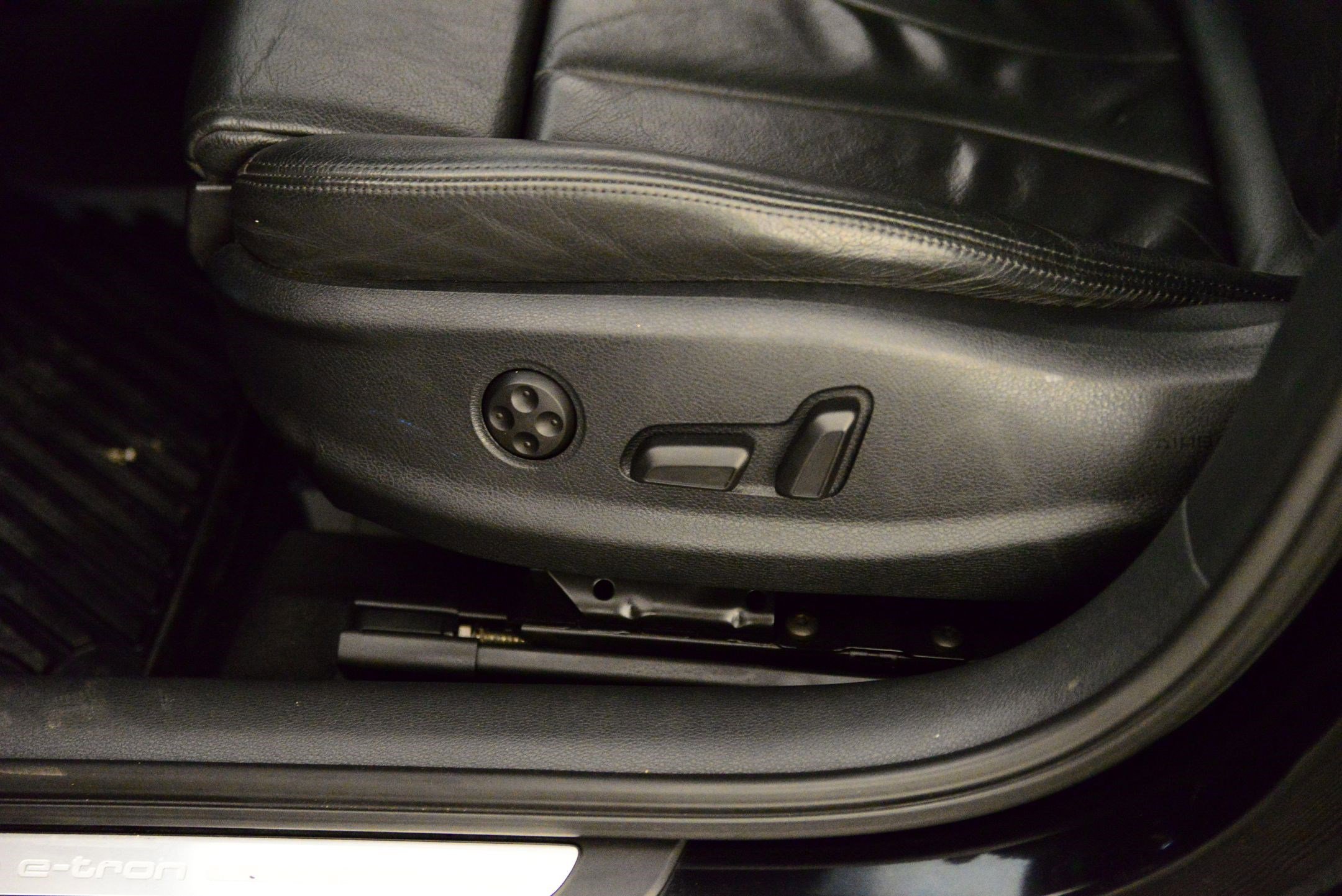 Used 2016 Audi A3 e-tron Premium Plus w/ Premium Plus Package image 26