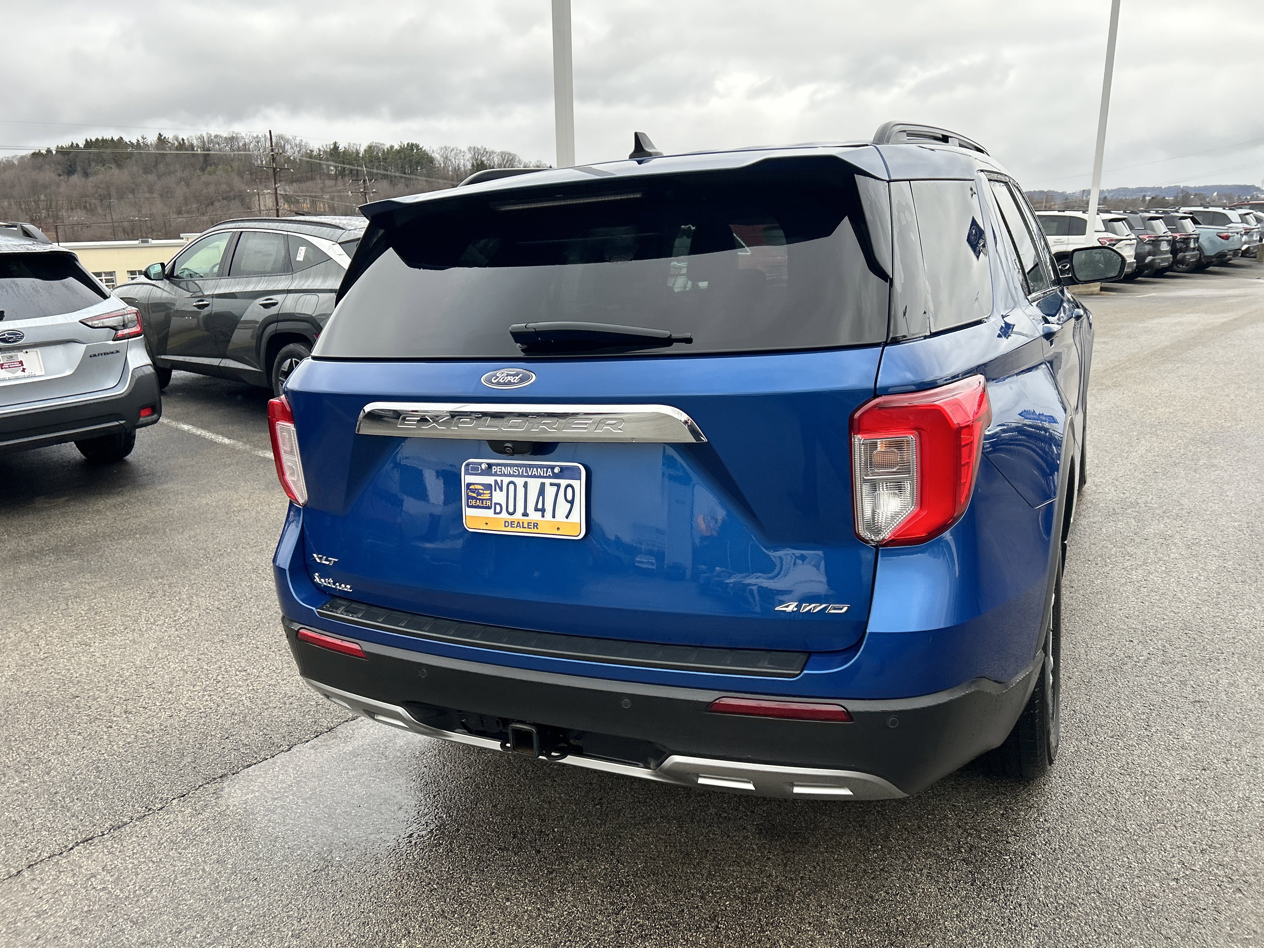 Used 2022 Ford Explorer XLT w/ Equipment Group 202A image 8