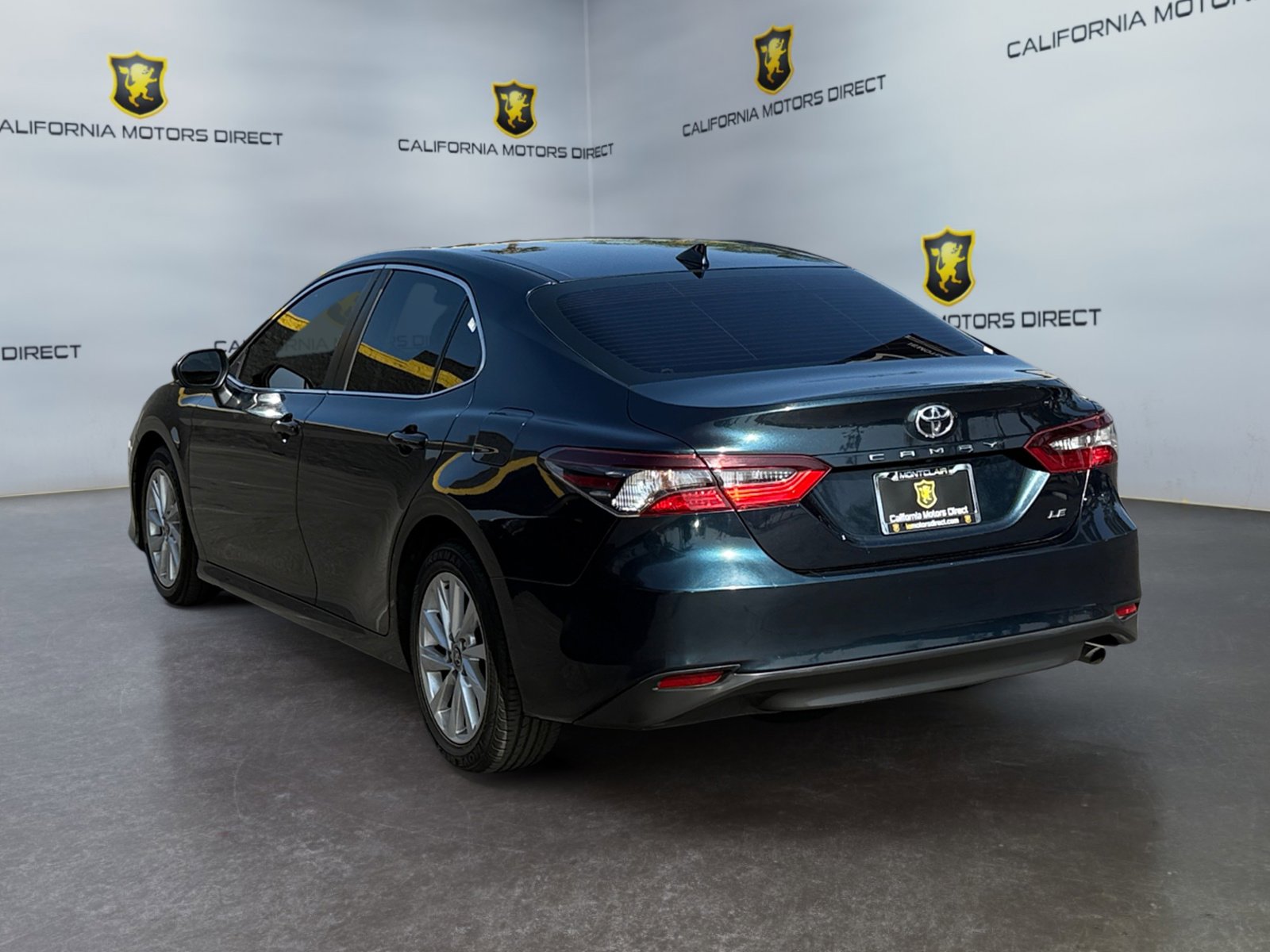 Used 2021 Toyota Camry LE image 3