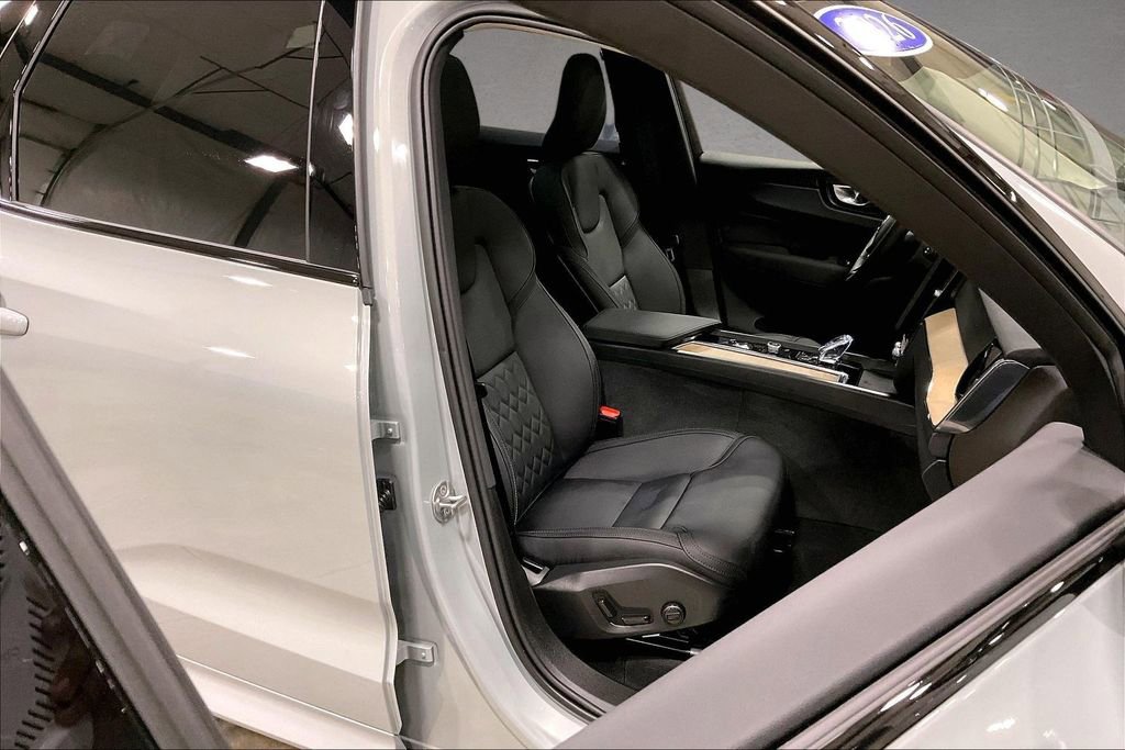 Certified 2026 Volvo XC60 B5 Plus w/ Climate Package AWD/4WD image 29