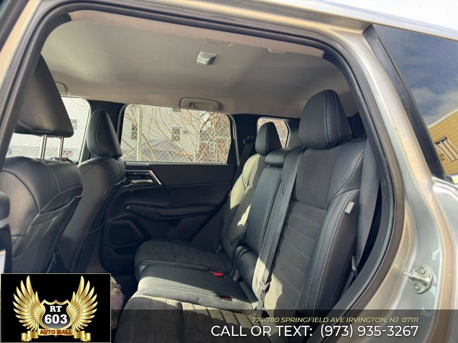 Used 2024 Mitsubishi Outlander AWD image 9