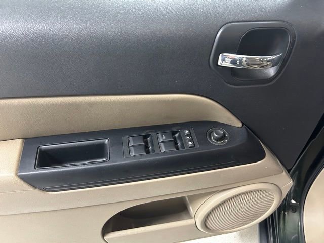 Used 2010 Jeep Patriot Latitude FWD image 14