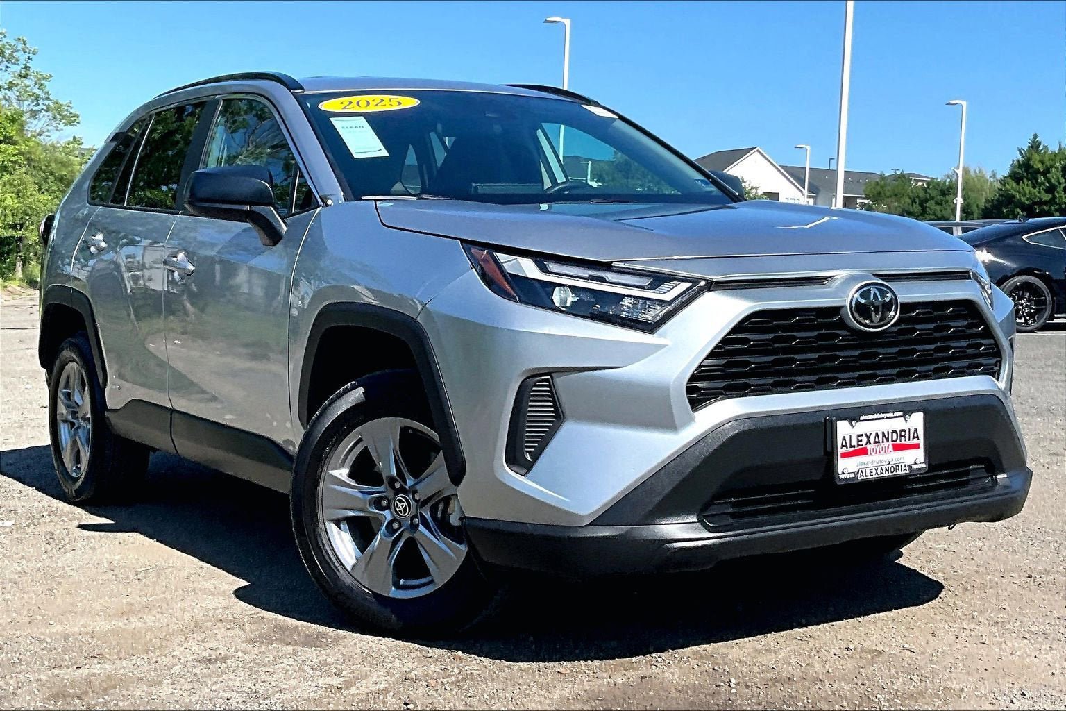 Used 2025 Toyota RAV4 LE AWD/4WD image 2