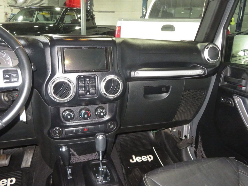 Used 2015 Jeep Wrangler Unlimited Sport AWD/4WD image 36