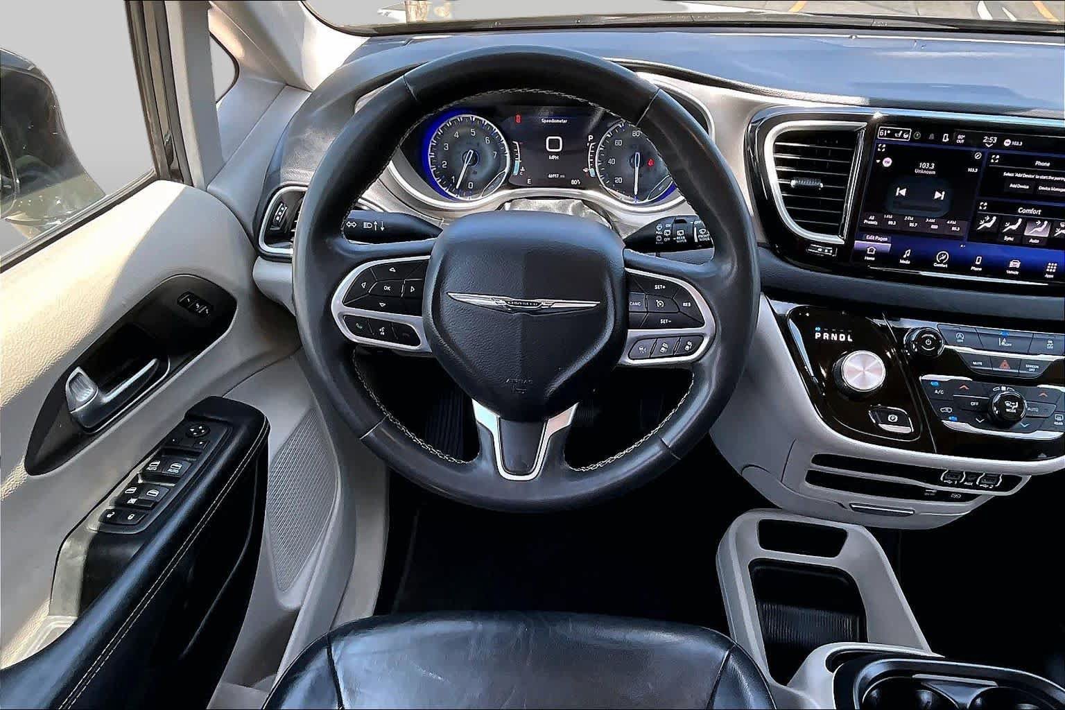 Used 2022 Chrysler Pacifica Touring-L FWD image 6