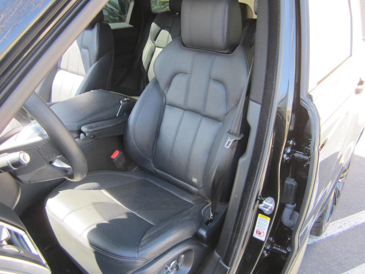 Used 2017 Land Rover Range Rover Sport HSE image 24