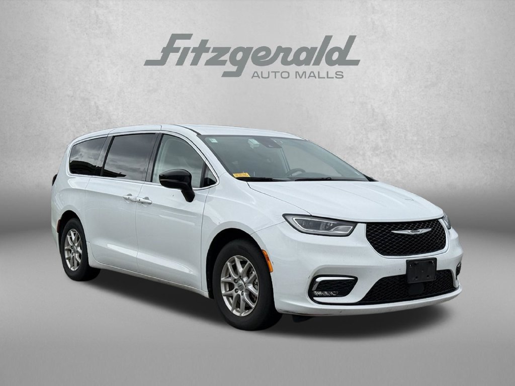 Used 2024 Chrysler Pacifica Touring-L