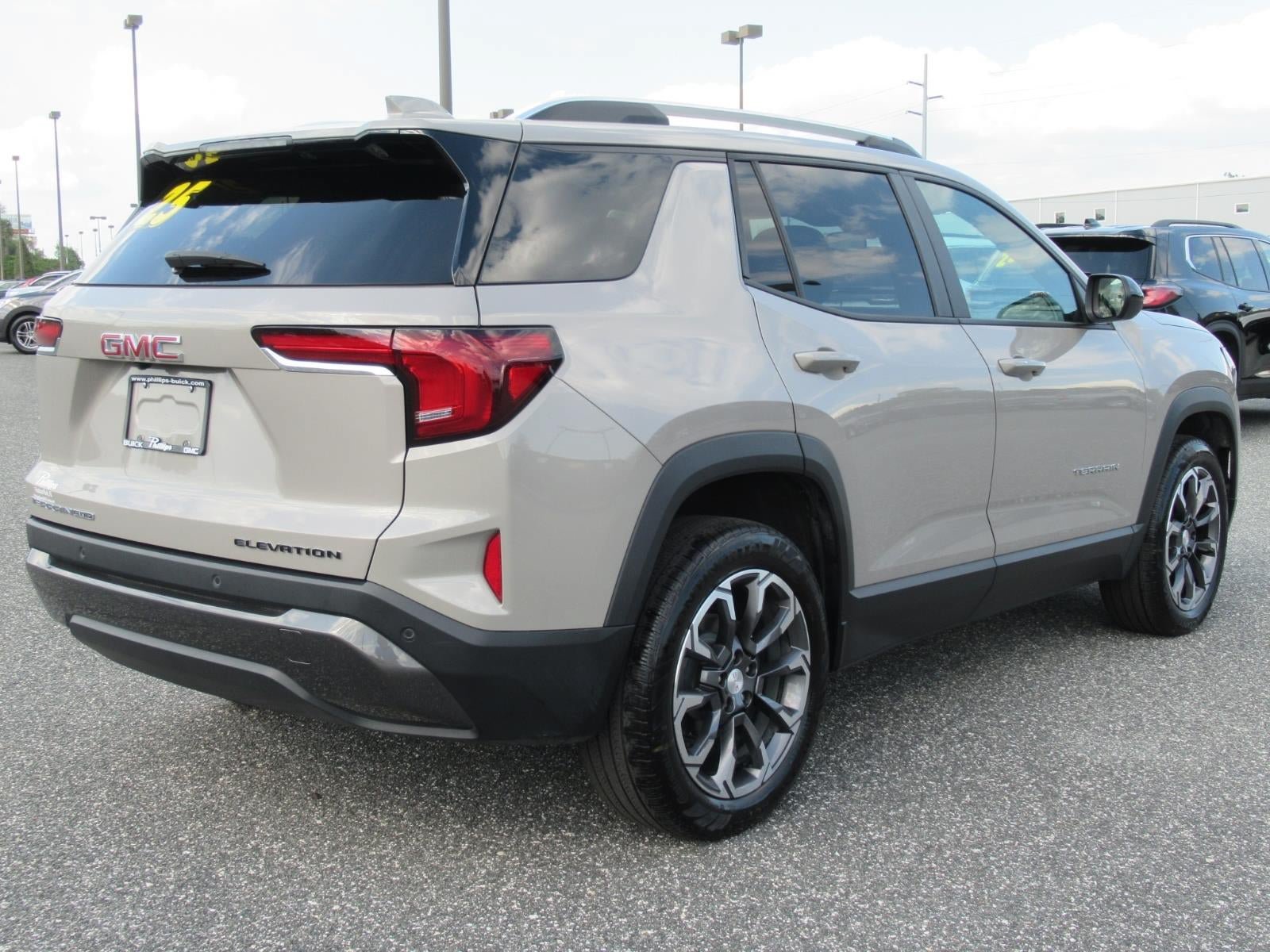 Used 2025 GMC Terrain Elevation w/ Elevation Premium Package AWD/4WD image 6