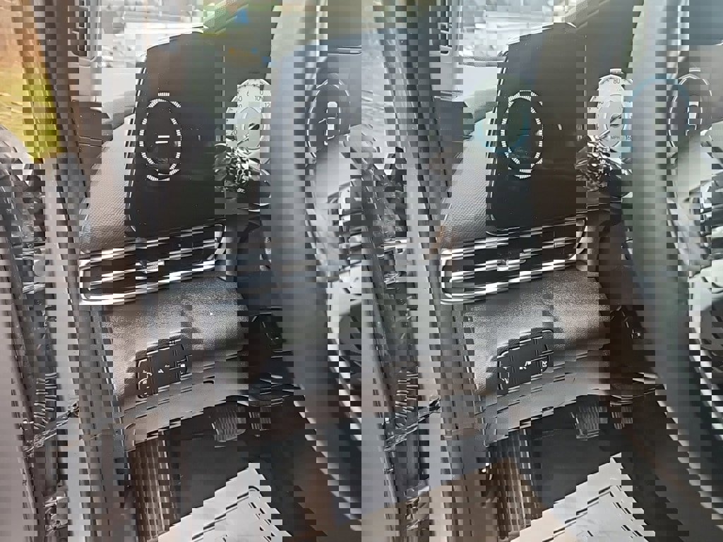 Used 2023 Hyundai Elantra SEL w/ Convenience Package image 11