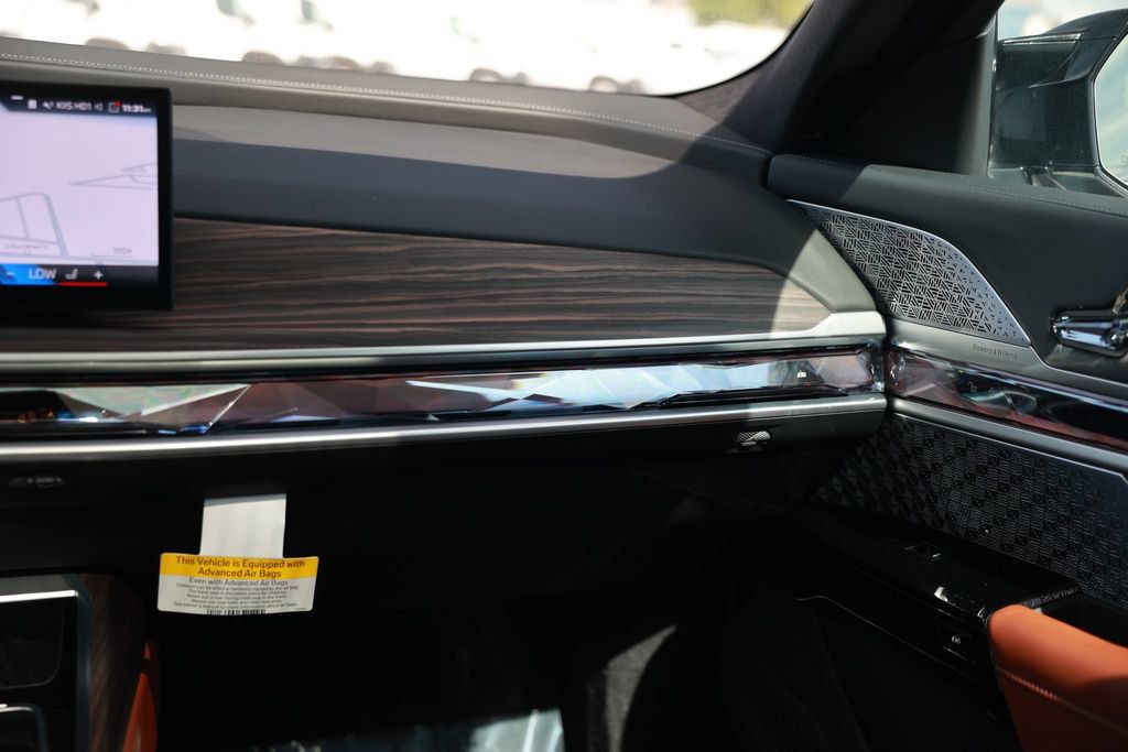 Used 2025 BMW i7 M70 w/ Executive Package AWD/4WD image 27