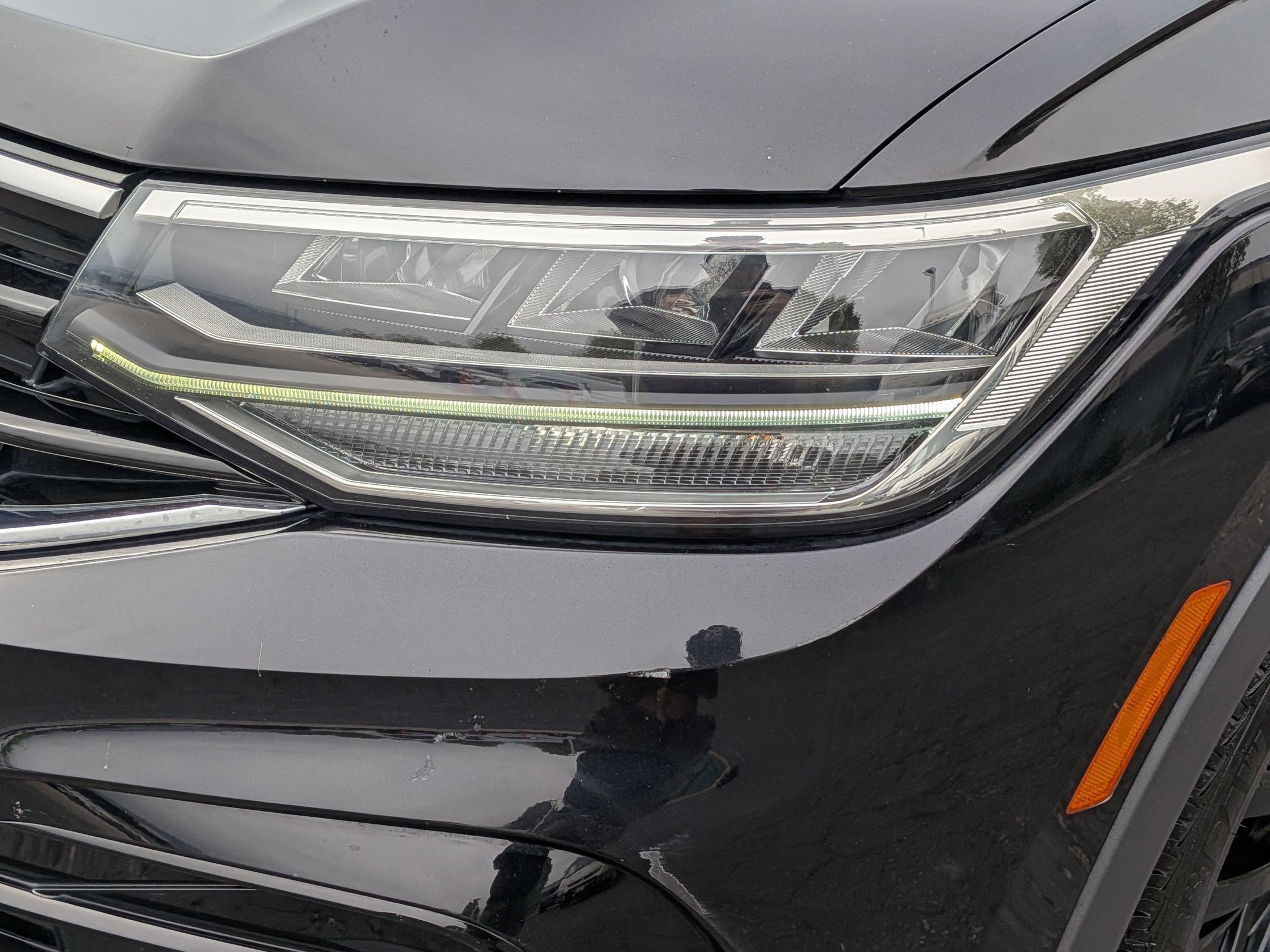 Used 2022 Volkswagen Tiguan SE R-Line image 11