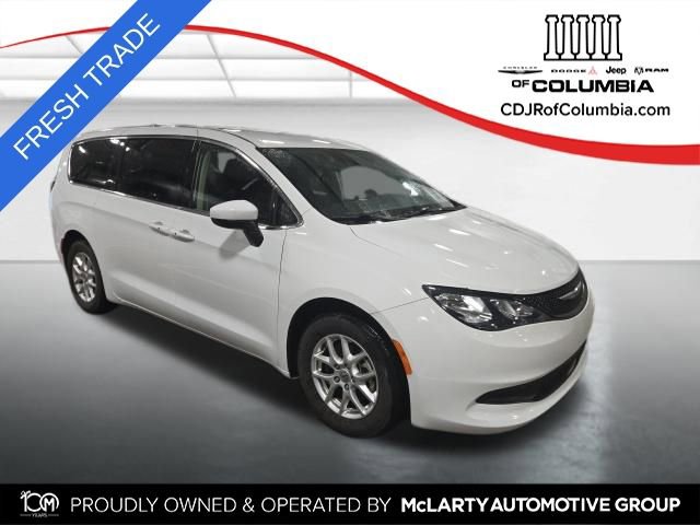 Used 2023 Chrysler Voyager LX image 1