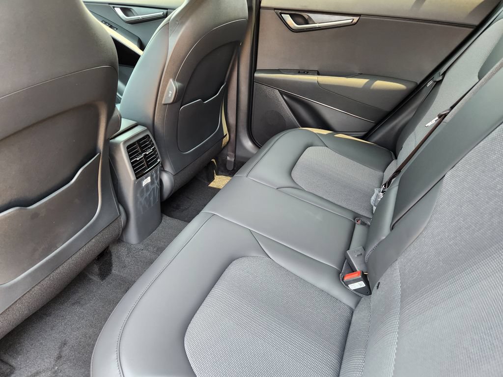 New 2026 Kia Niro EX FWD image 9