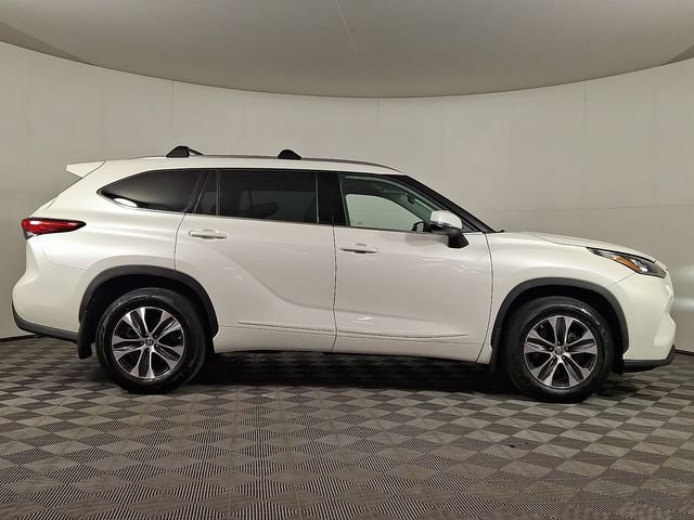 Used 2020 Toyota Highlander XLE AWD/4WD image 10