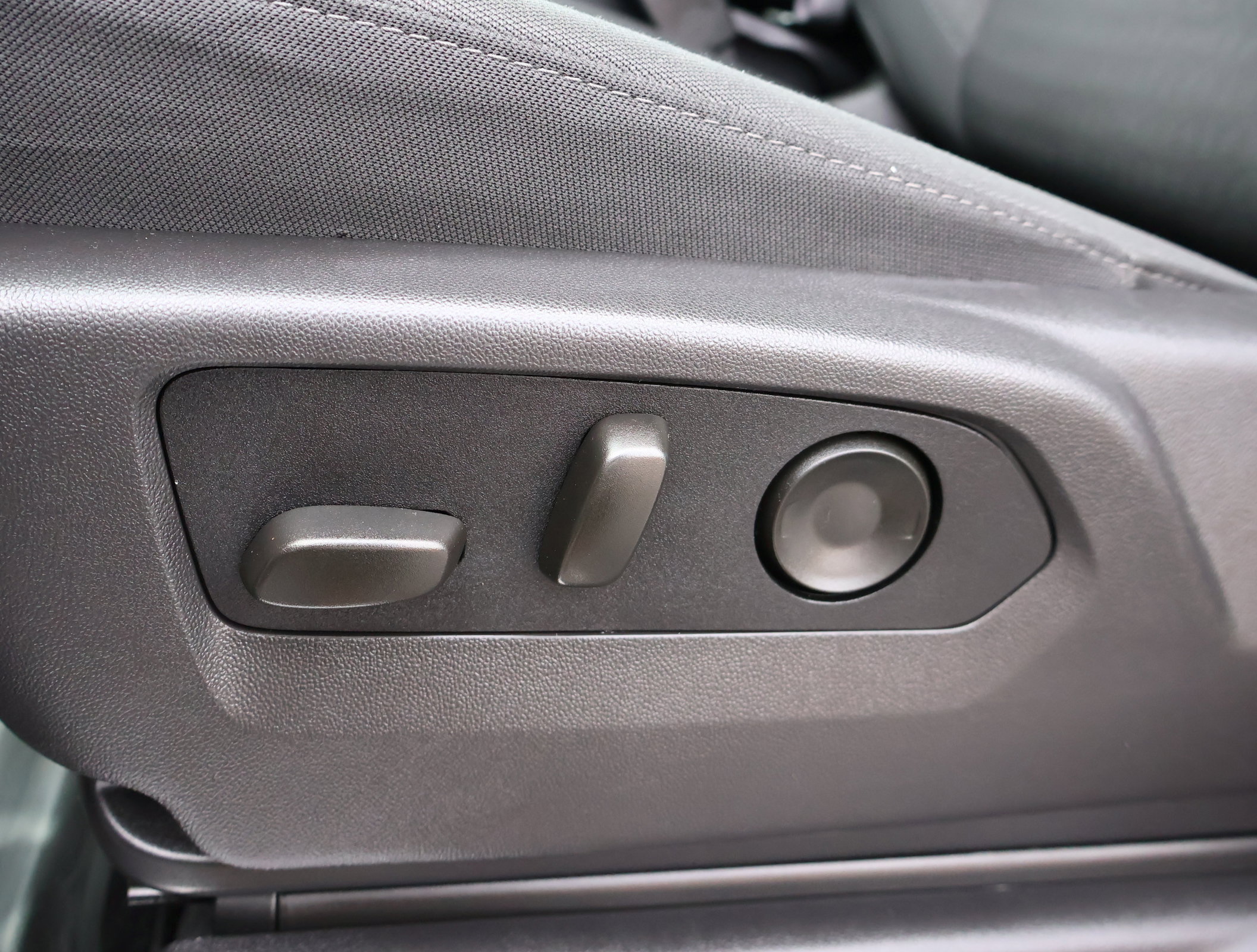 Used 2025 Chevrolet Silverado 2500 LT w/ Convenience Package AWD/4WD image 9