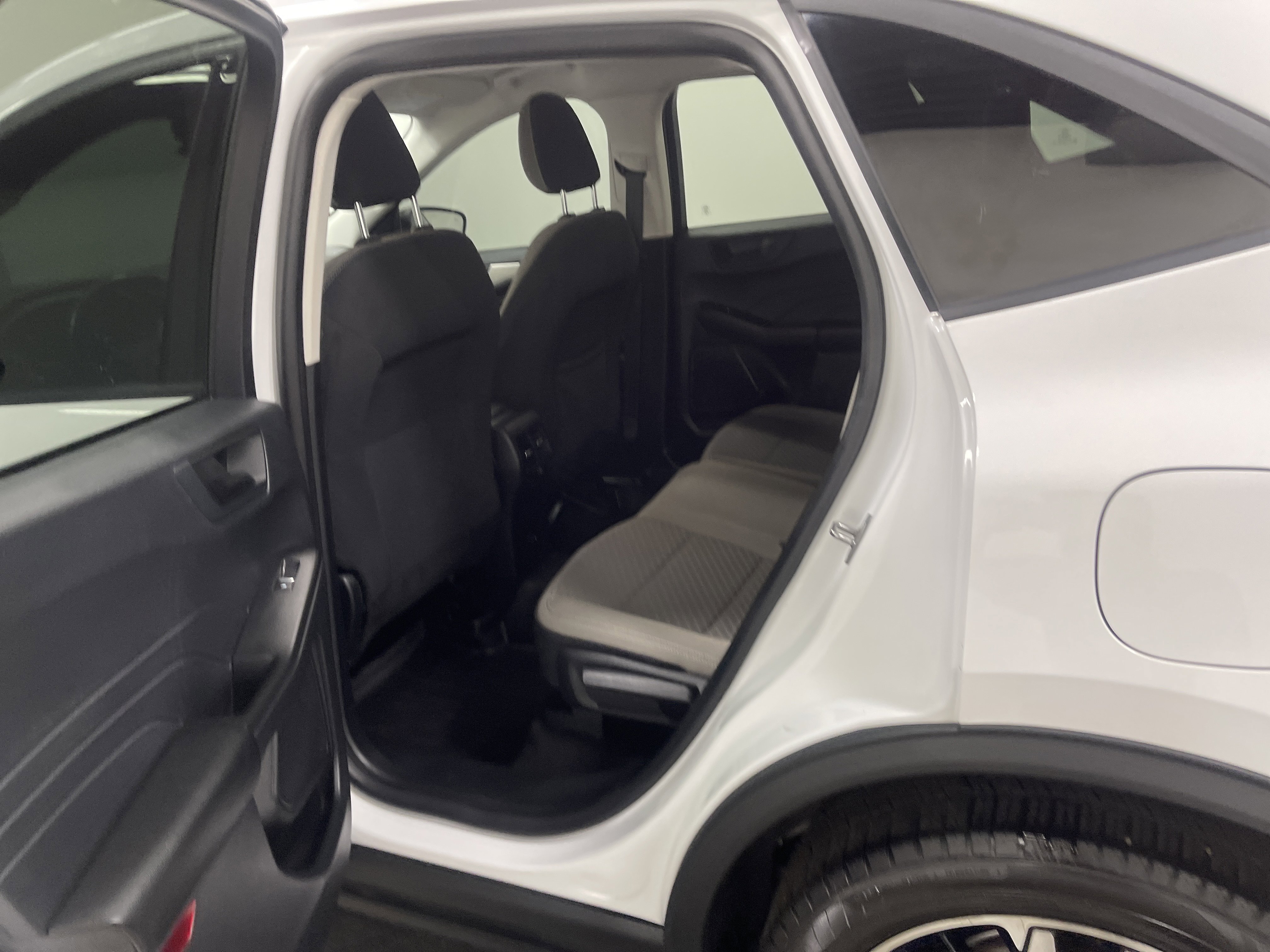 Used 2022 Ford Escape SE w/ SE Sport Appearance Package image 13