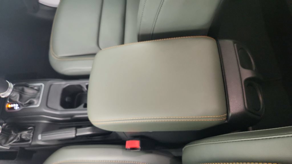 Used 2024 Jeep Gladiator Mojave AWD/4WD image 19