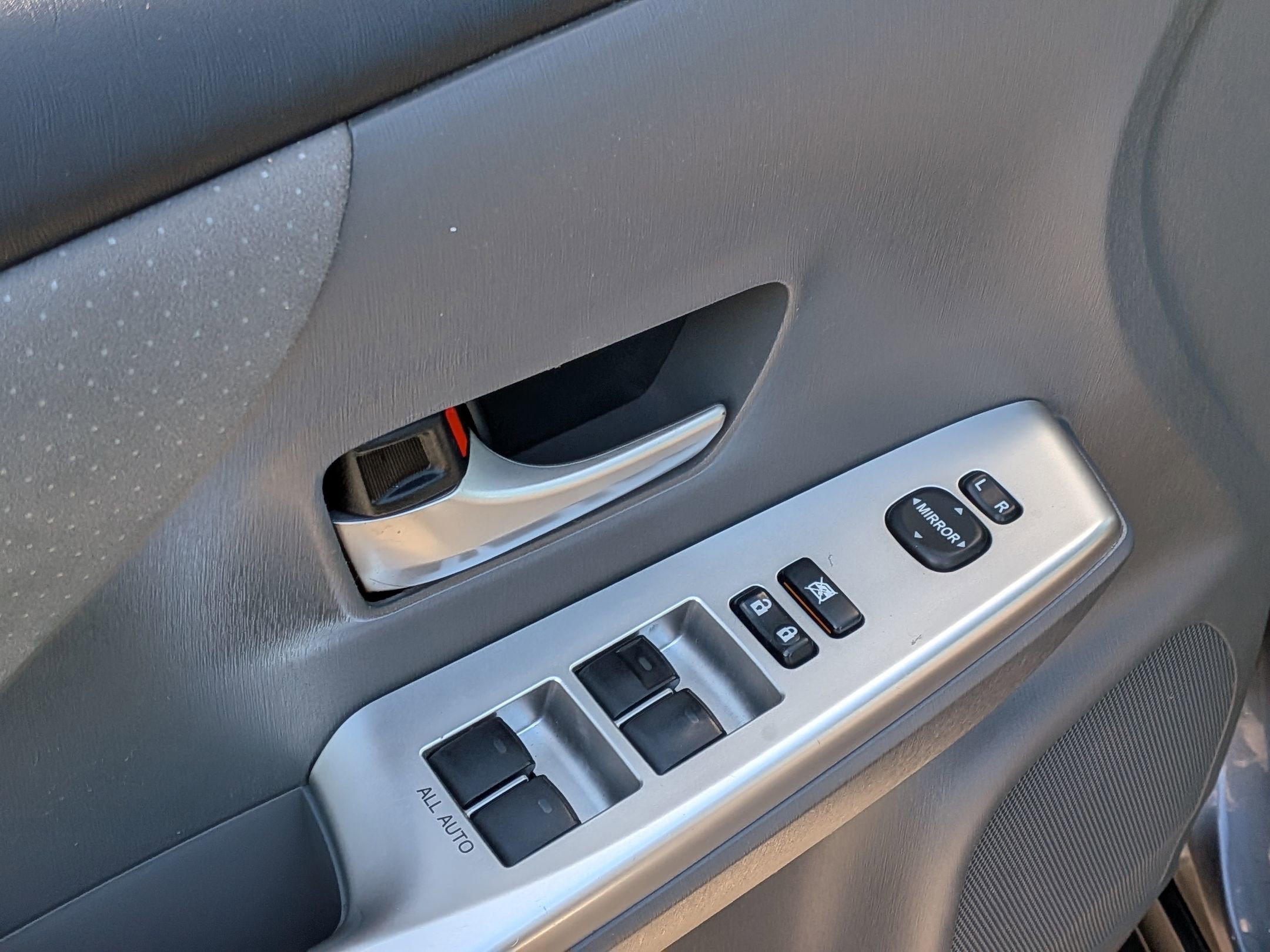 Used 2014 Toyota Prius V Three image 9