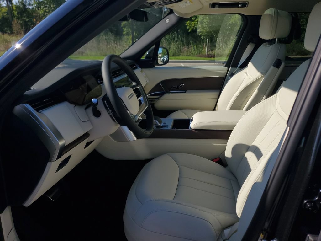 New 2026 Land Rover Range Rover Long Wheelbase SE AWD/4WD image 12
