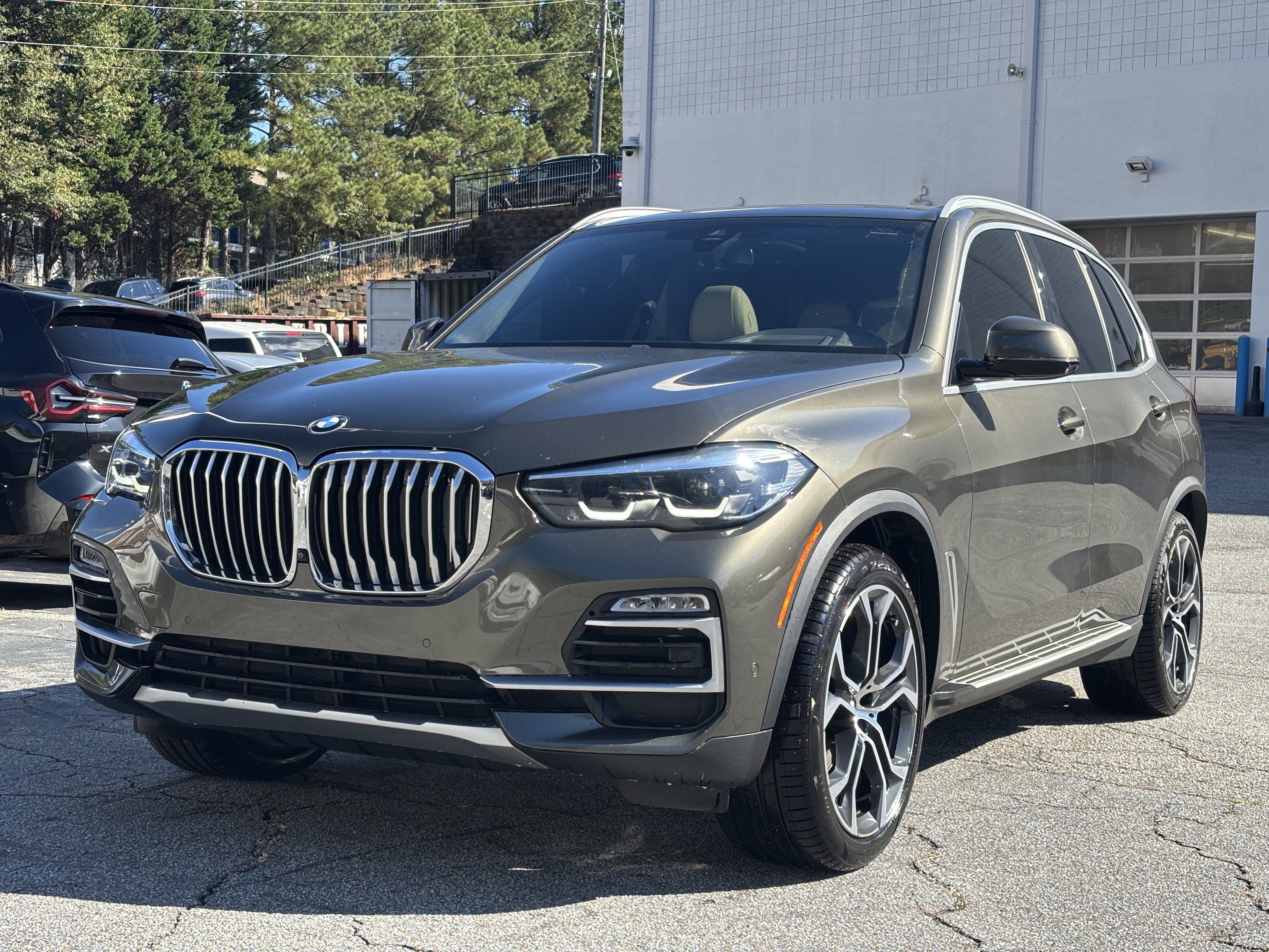 Used 2021 BMW X5 sDrive40i w/ Premium Package 2