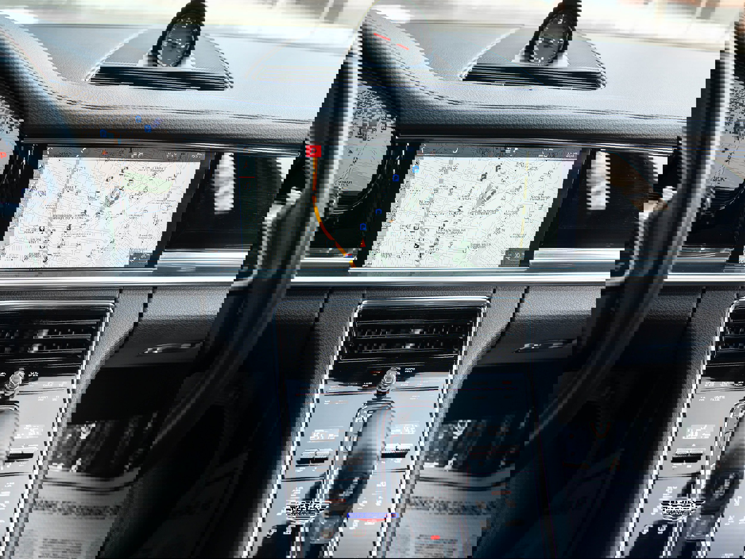 Used 2018 Porsche Panamera 4S image 32