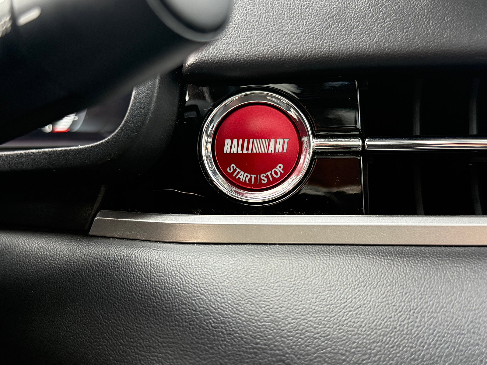 Used 2024 Mitsubishi Outlander Ralliart image 36