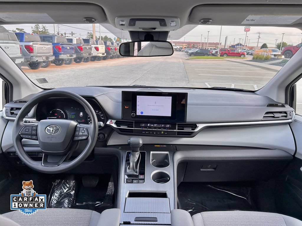 Used 2025 Toyota Sienna LE FWD image 33