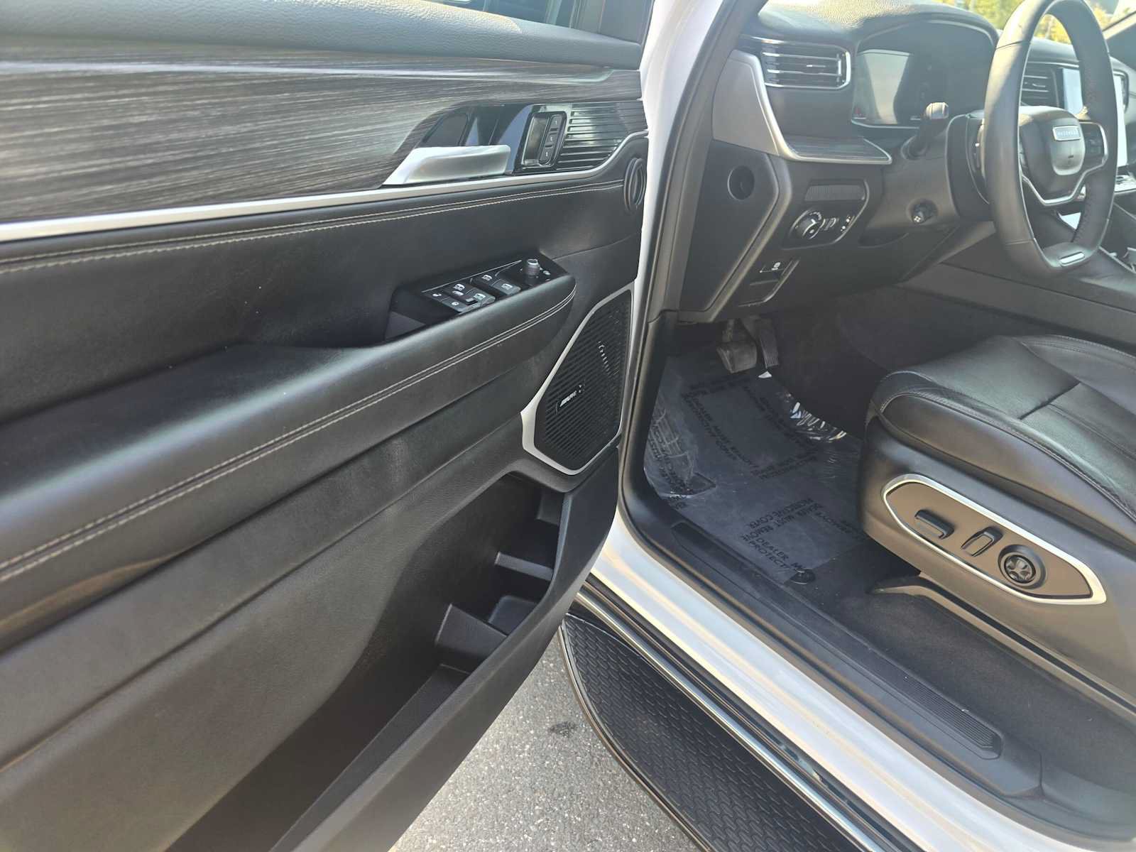 Used 2024 Jeep Wagoneer Series II w/ Flexible Seating Group RWD image 22