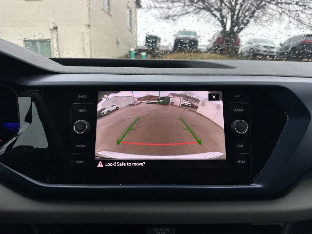 Used 2023 Volkswagen Taos SE w/ Panoramic Sunroof Package image 16