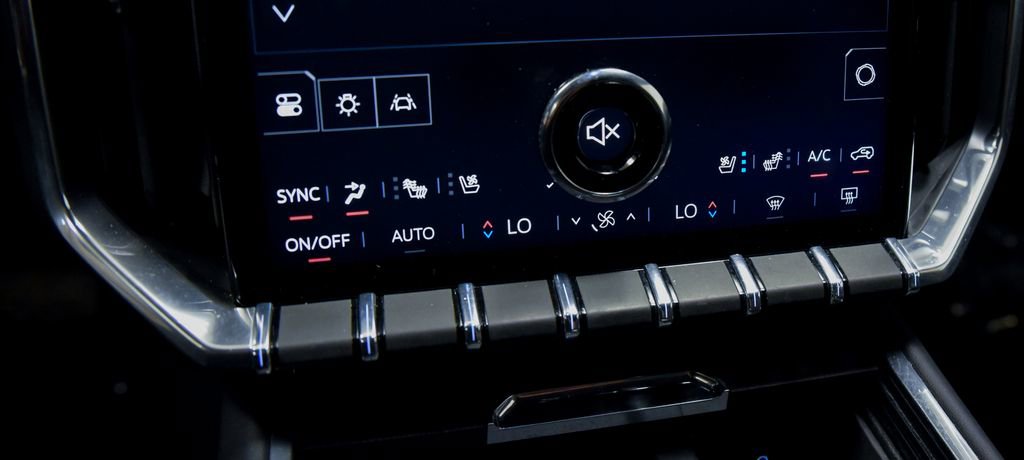 Used 2025 GMC Acadia Denali image 27