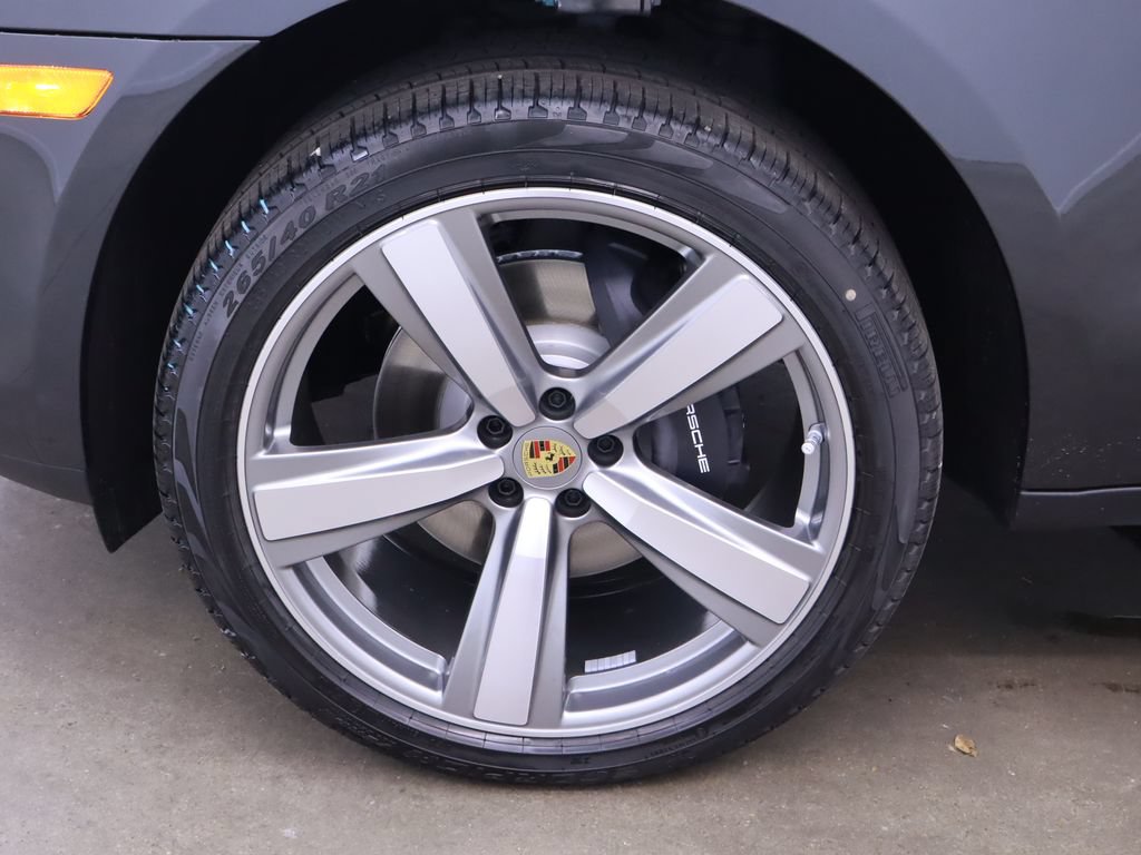 Used 2025 Porsche Macan AWD/4WD image 12