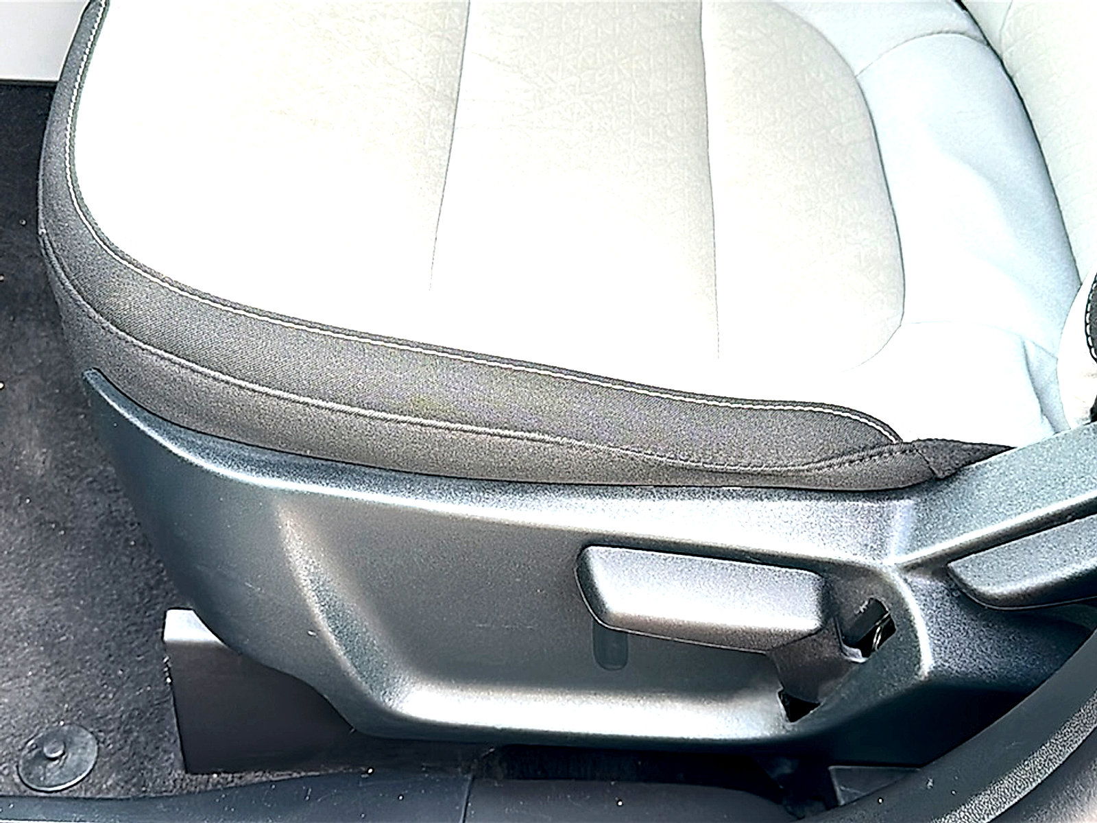 Used 2025 Ford Escape Active AWD/4WD image 15