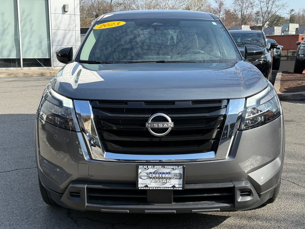 Used 2023 Nissan Pathfinder S image 2