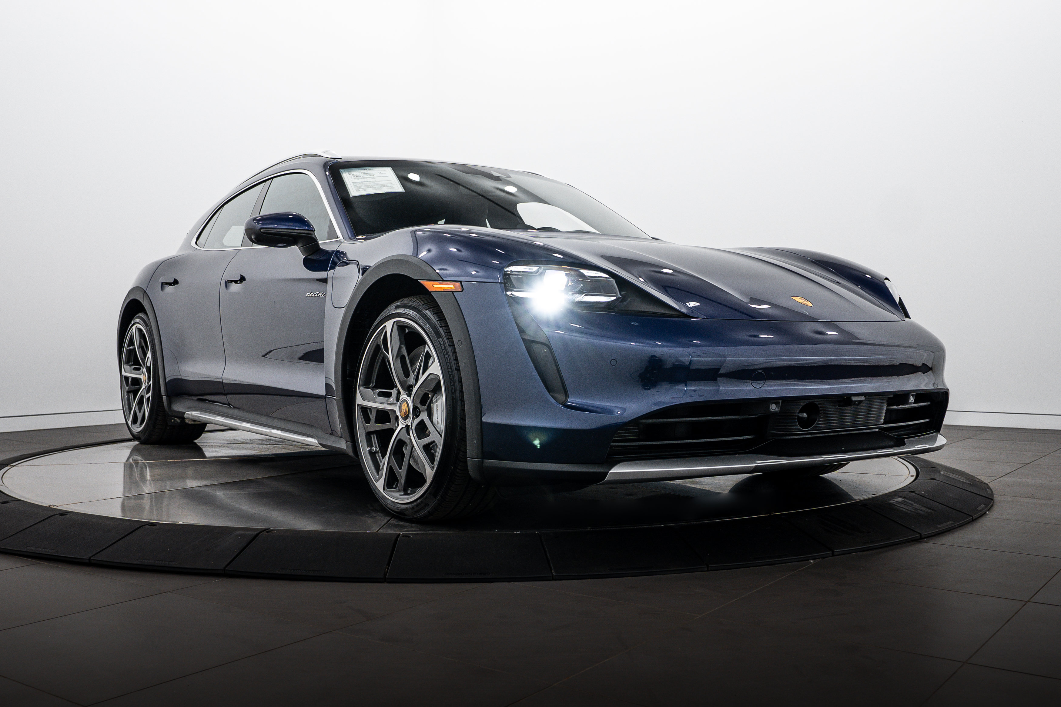 Certified 2024 Porsche Taycan 4S AWD/4WD image 9