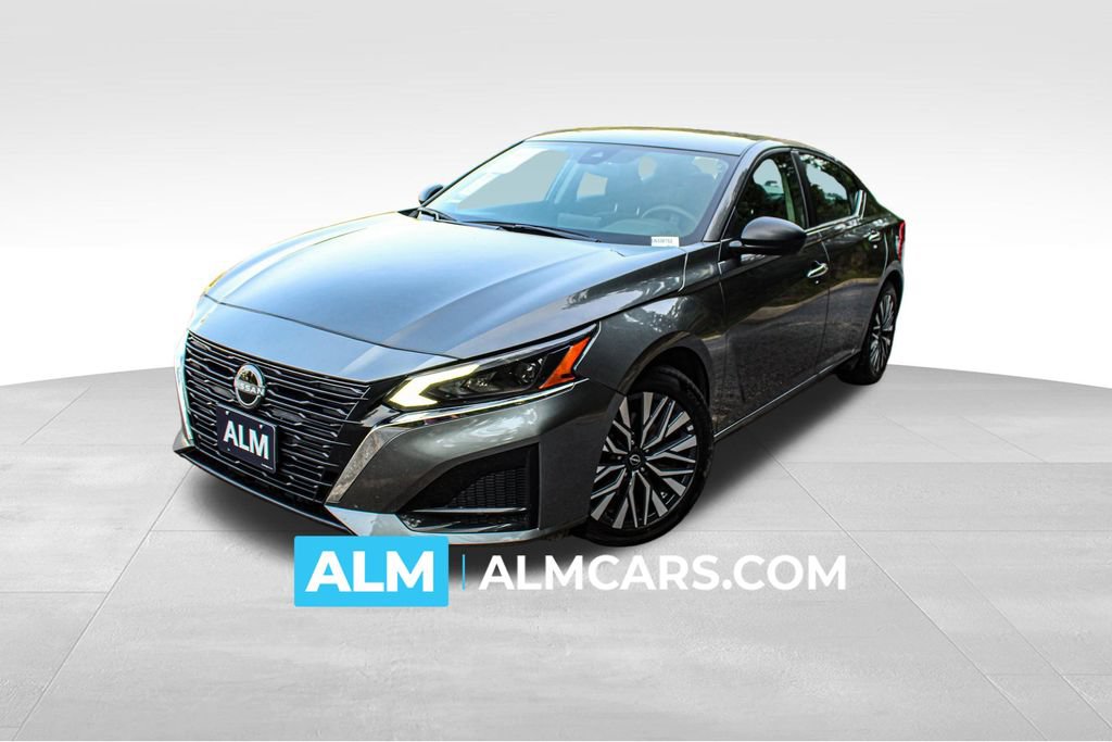 Used 2025 Nissan Altima 2.5 SV FWD image 1