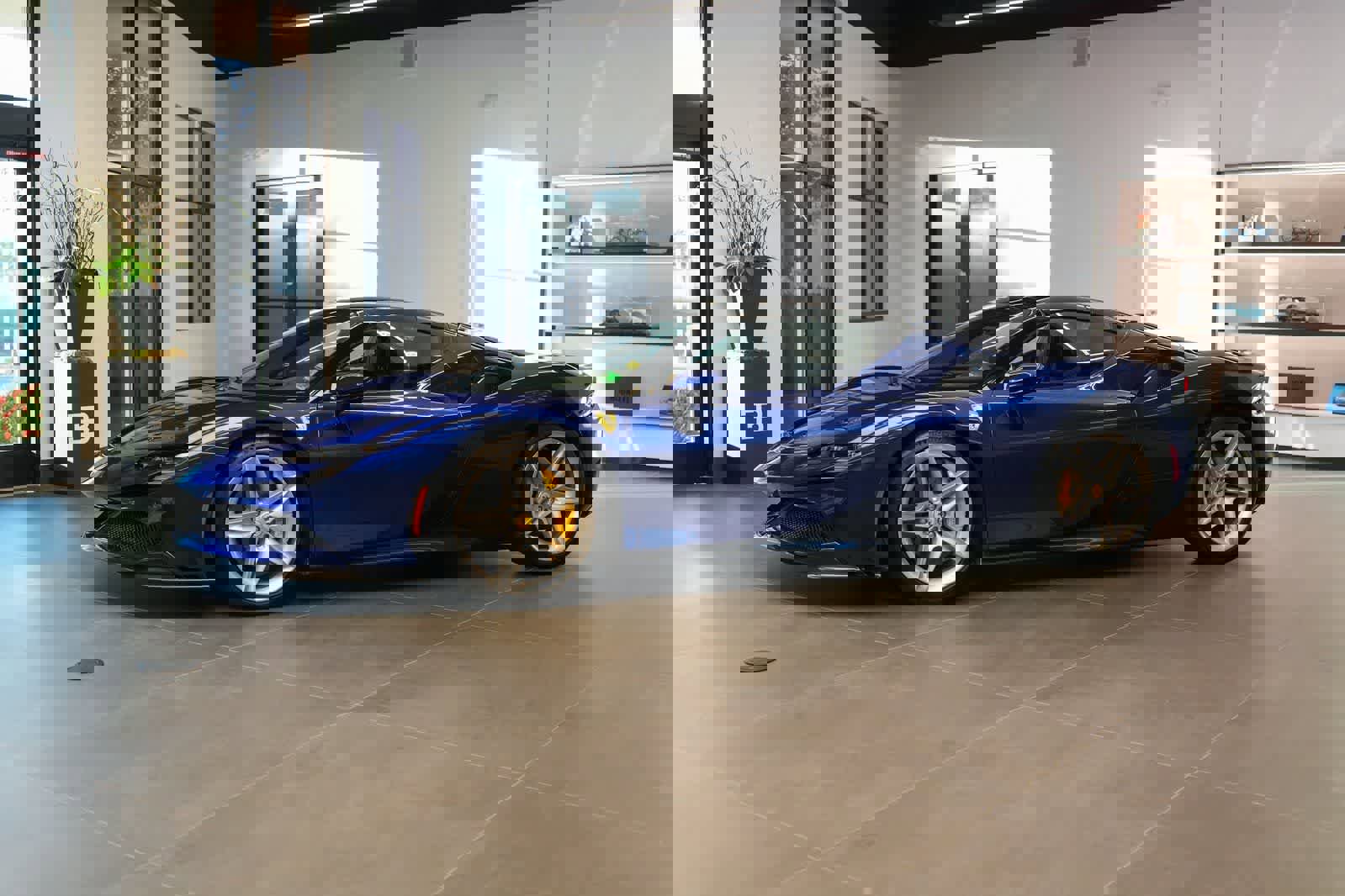 Used 2022 Ferrari SF90 Spider image 1