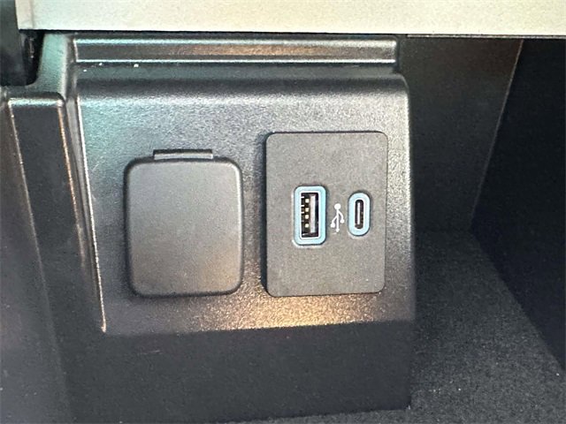 Used 2021 Ford Explorer XLT w/ Equipment Group 202A image 28