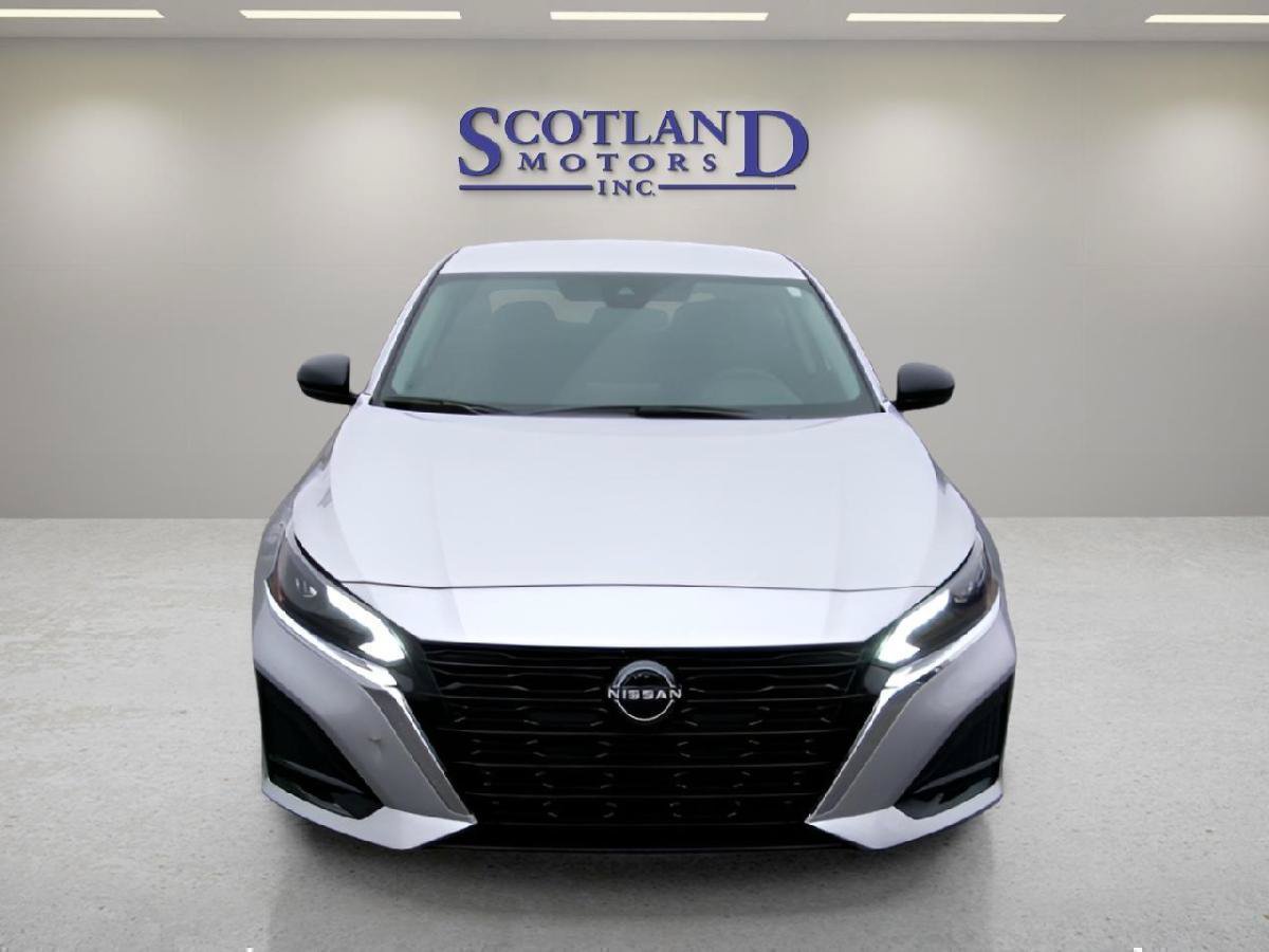 Used 2025 Nissan Altima 2.5 SV FWD image 3