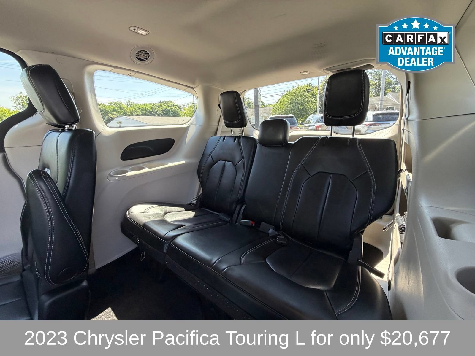 Used 2023 Chrysler Pacifica Touring-L FWD image 10