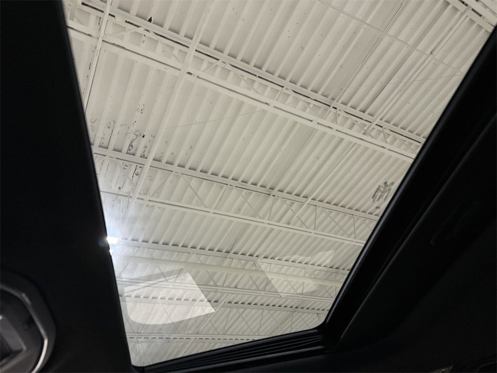 Used 2025 Jeep Grand Cherokee Laredo X w/ Luxury Tech Group I image 18