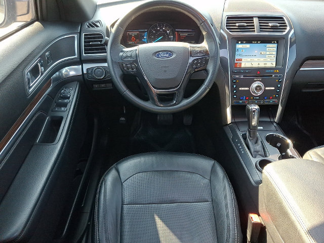 Used 2017 Ford Explorer Limited w/ Equipment Group 301A FWD image 11